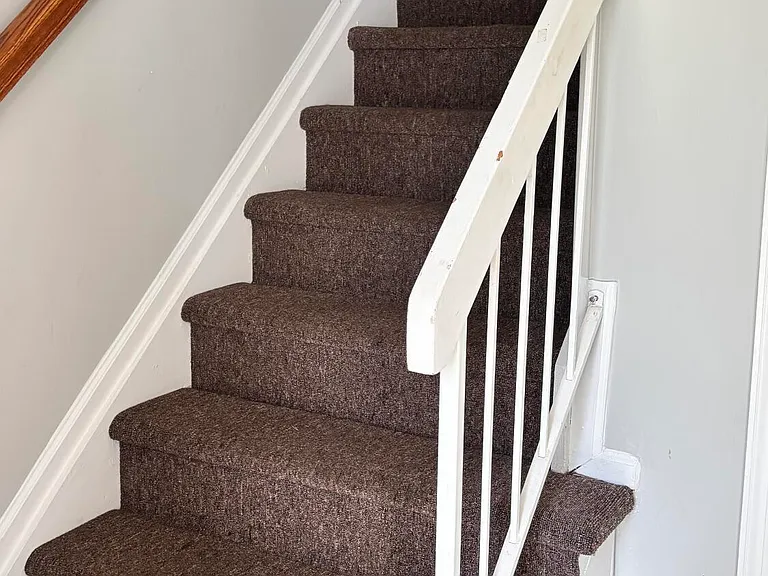 198 Tulip Ln — Photo 2