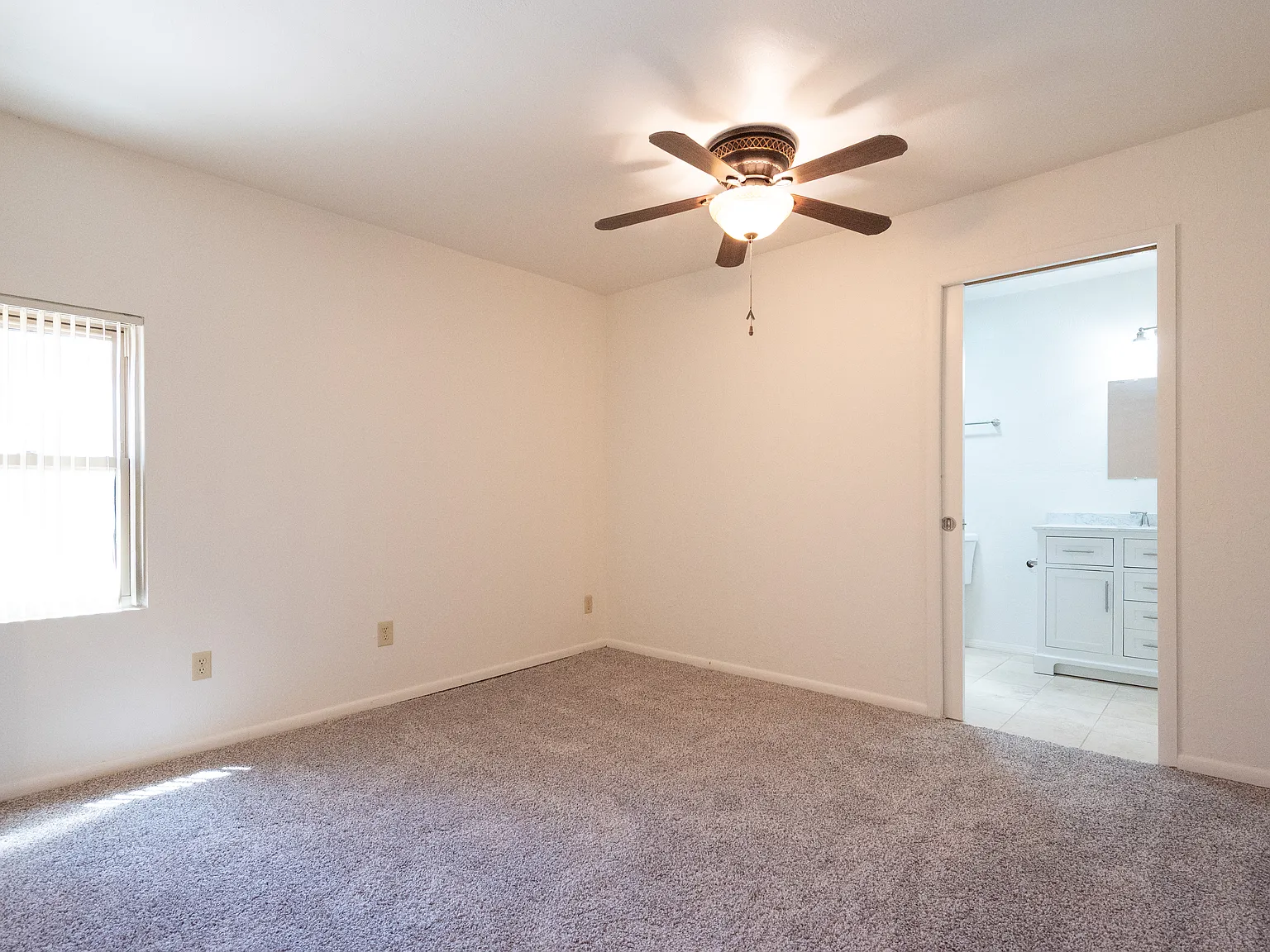 2 bed, 1300 sqft, $2,000 — Photo 4