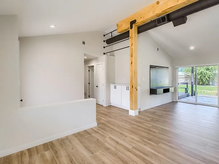 1402 W Berridge Ln — Photo 16