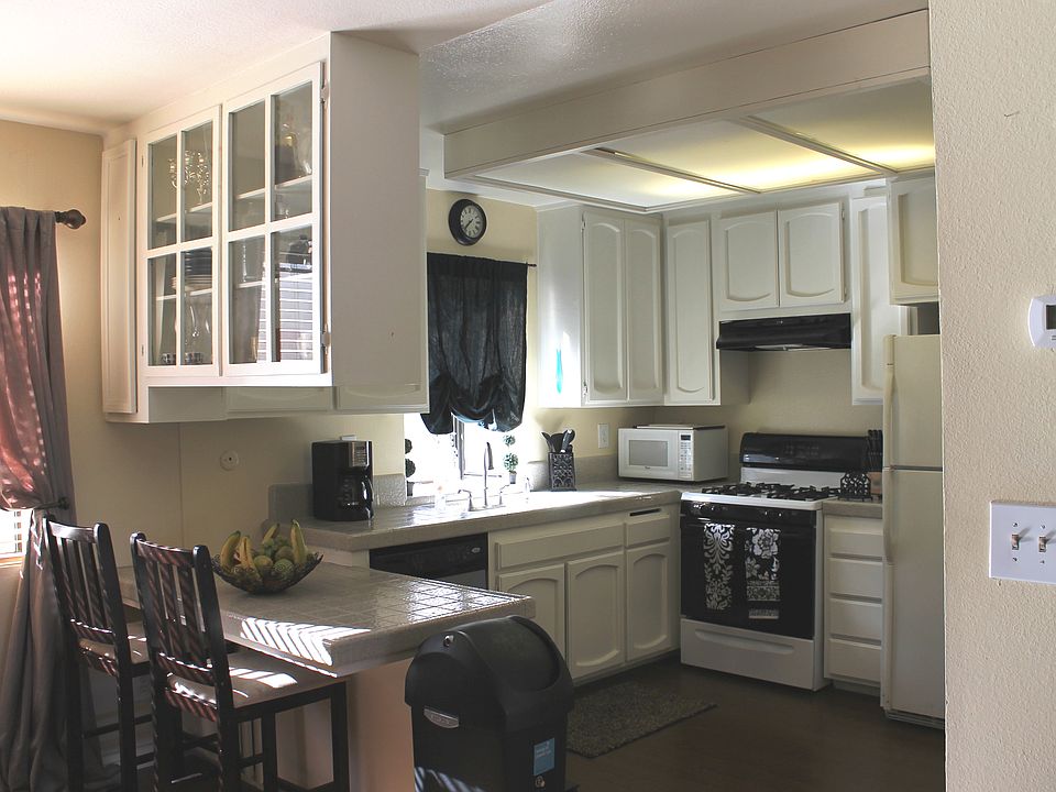 kitchen with bar counter