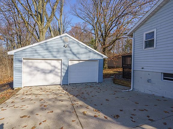 2nd image of 875 Forest Dr
