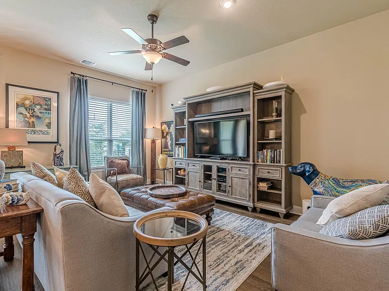 115 Laughing Pear Cv — Photo 20
