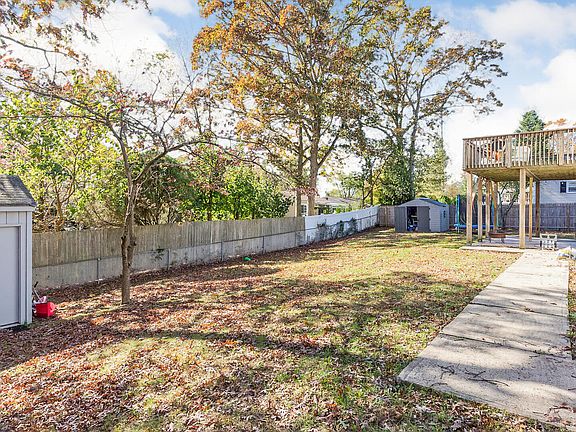 5th image of 325 Colonial Dr