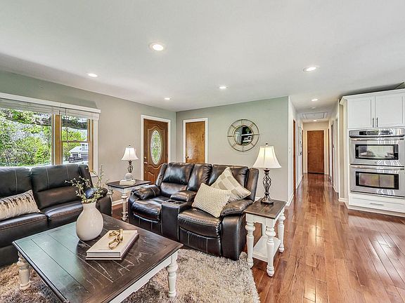 2nd image of 38W411 Hilltop Dr