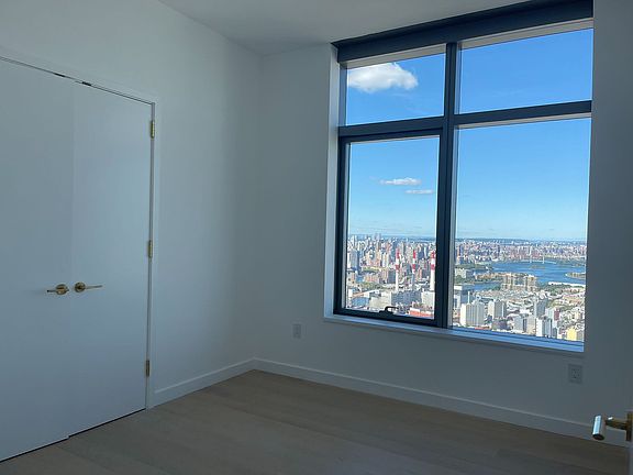 4th image of 3 Court Sq APT 6203