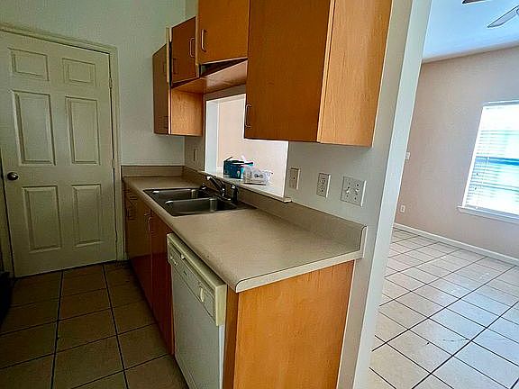 3rd image of 2403 Hartsfield Rd APT 101