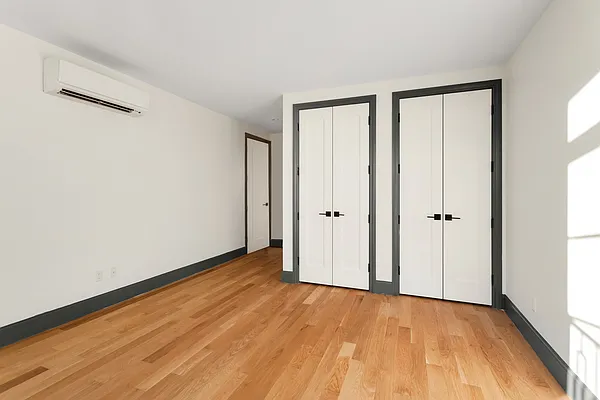 Rented by EXR | media 12