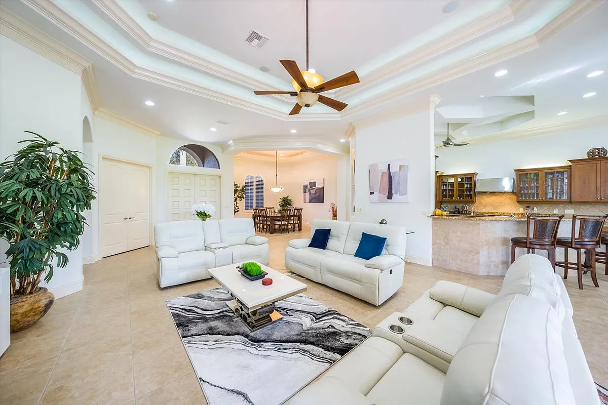 Olde Cypress Strada Bella Rare Opportunity — Photo 2