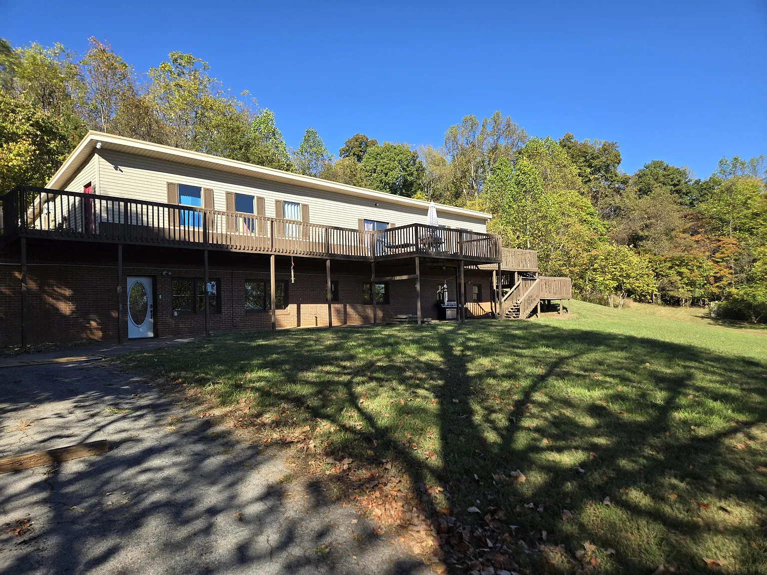 4 bed, 2500 sqft, $500 — Photo 1