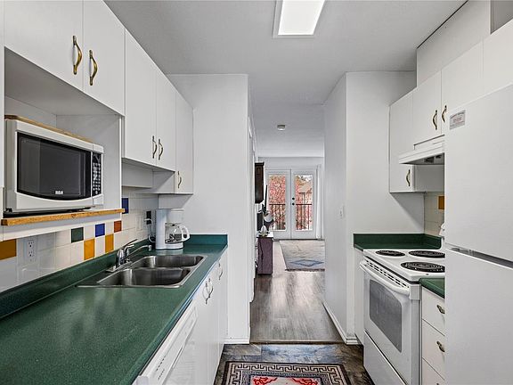 3rd image of 668 Beach Rd #4