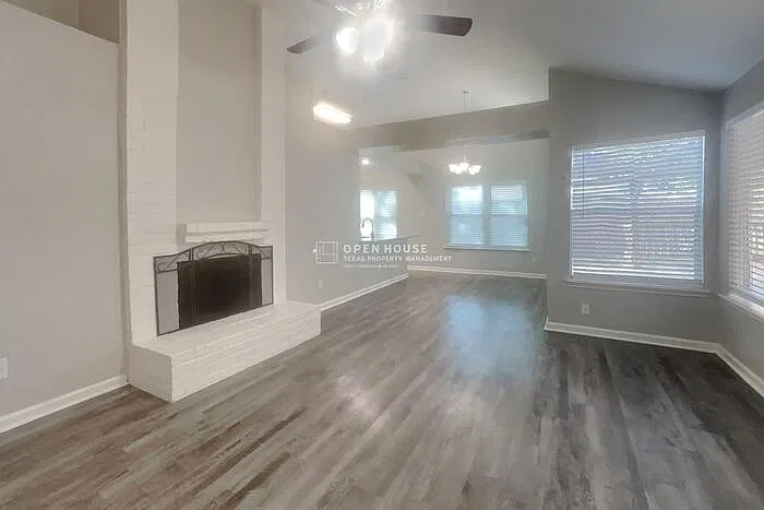 3 bed, 2.0 bath, 1310 sqft, $1,770 — Photo 3