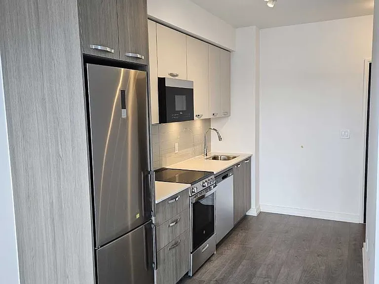 75 James St S #1916 — Photo 3