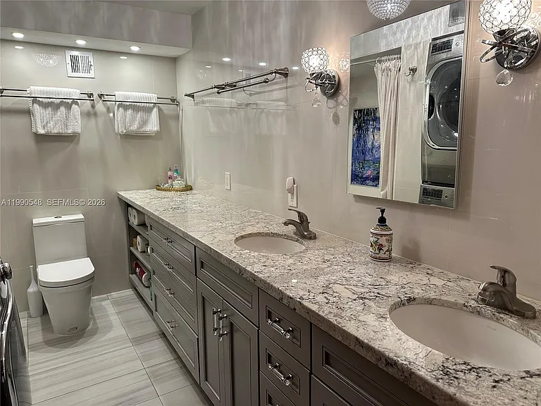 6039 Collins Ave #1431 — Photo 12