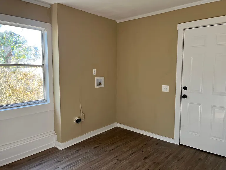 629 Wright St — Photo 11