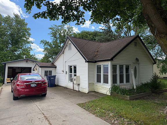 2nd image of 221 S Pine St