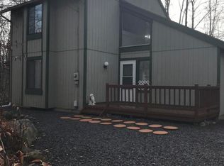 1421 Redwood Ter, Pocono Pines, PA