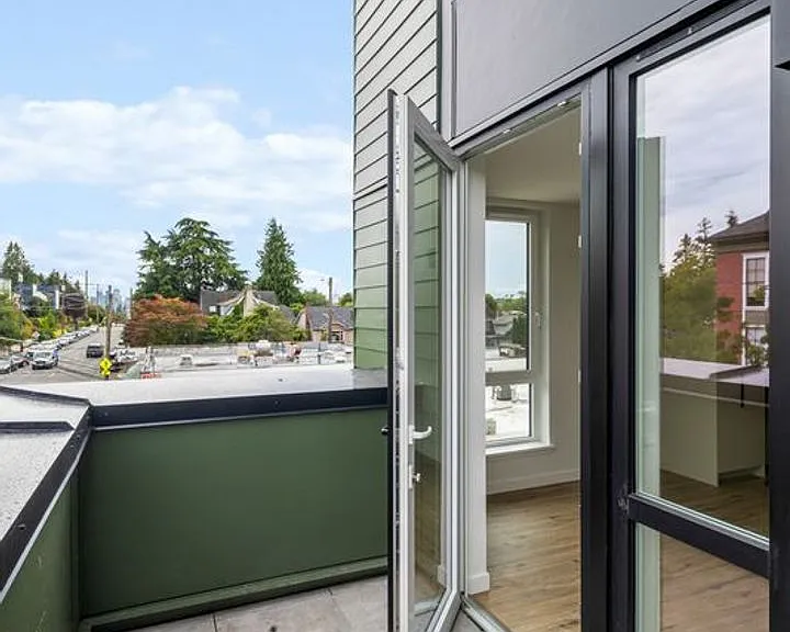 CHRONICLE: Stylish Wallingford Studios with Full Appliance Package & Premium Amenities — Photo 74