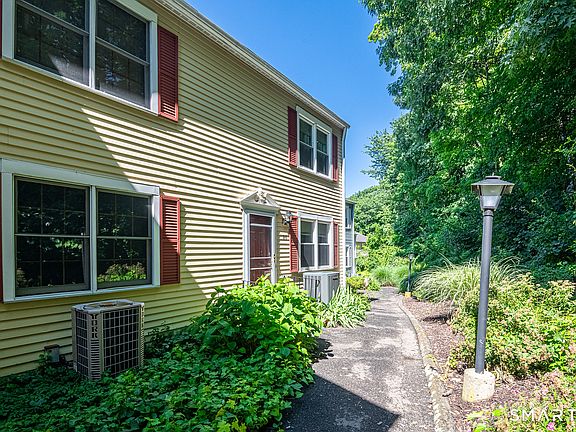4th image of 55 Mill Plain Road #25-3