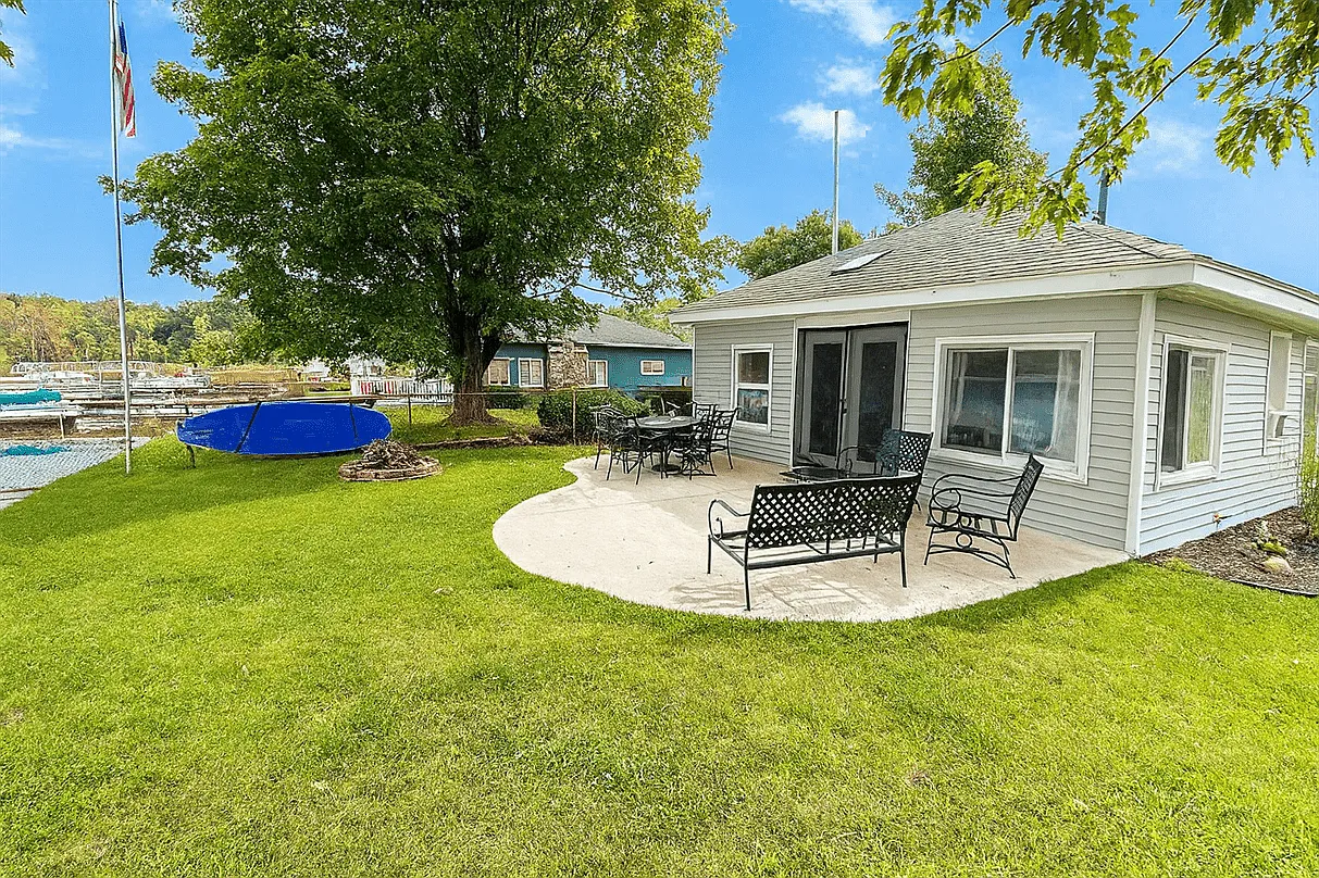 3 bed, 904 sqft, $1,700 — Photo 1