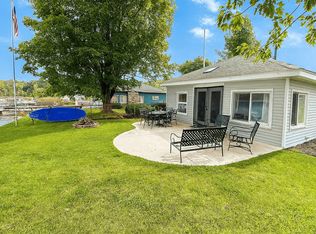 1136 Lakeshore Dr, Gregory, MI 48137
