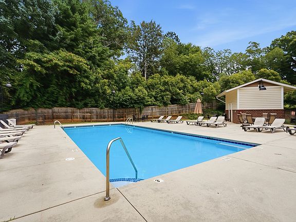 4th image of 1000 E Woodlawn Rd APT 216