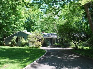 33 Dogwood Ct, Stamford, CT 06903