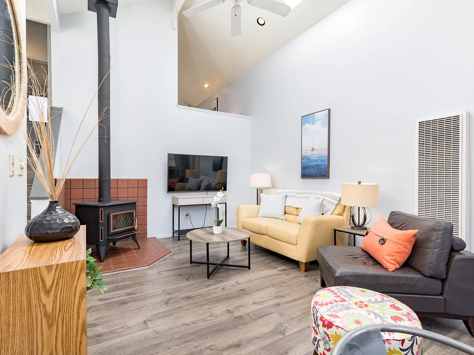 2 bed, 860 sqft, $4,200 — Photo 3