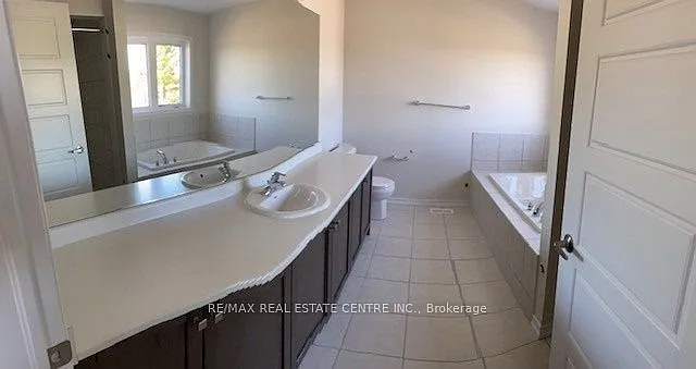10 Esther Cres — Photo 13