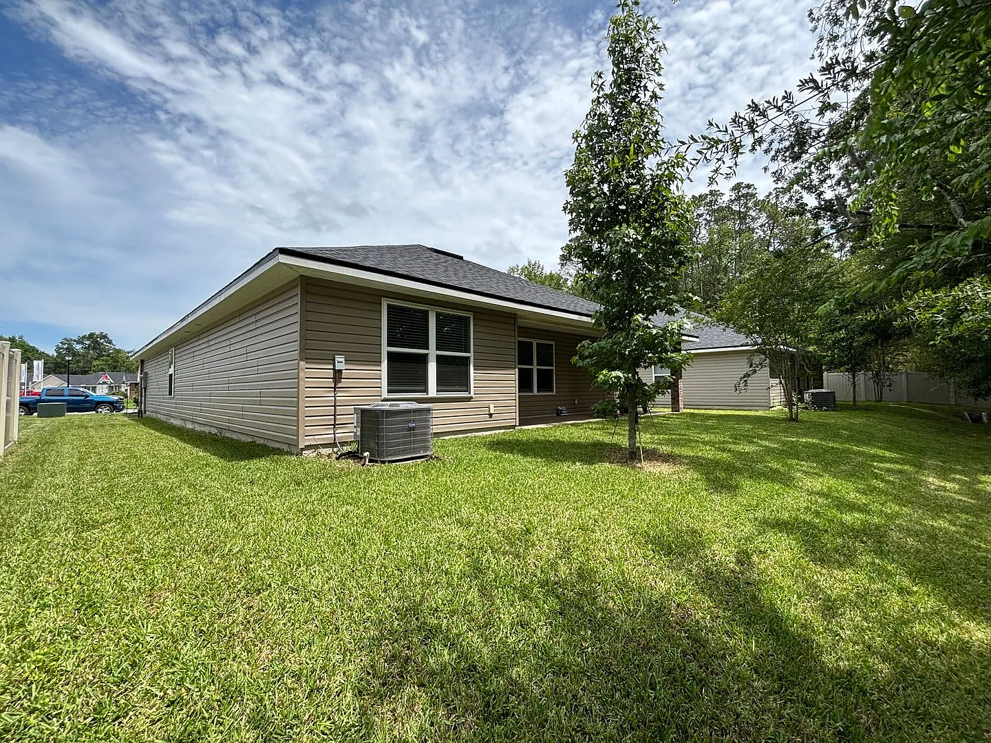 Beautiful 3/2 Located in 32219 priced to rent & won't last long! — Photo 4