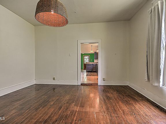 5th image of 713 Ash St