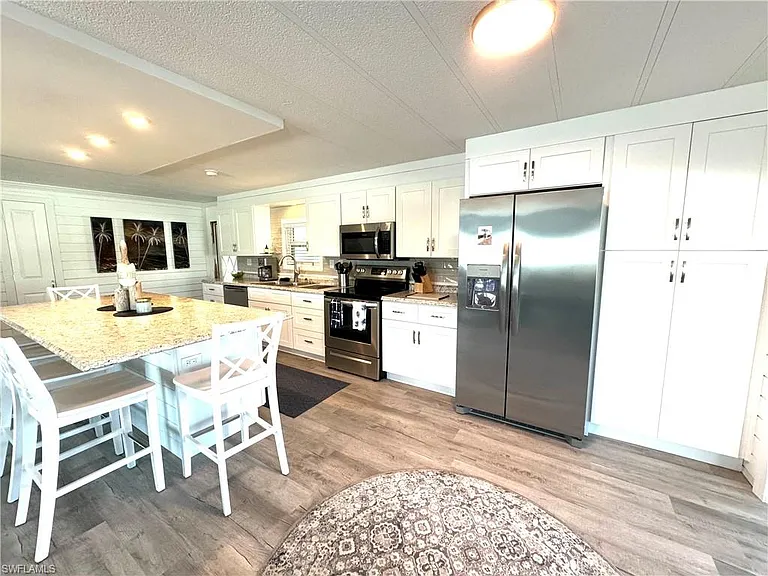 4700 Leilani Ln — Photo 16