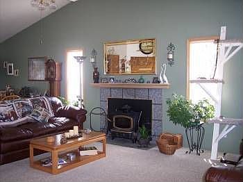 4th image of 598 Hillandale Cir