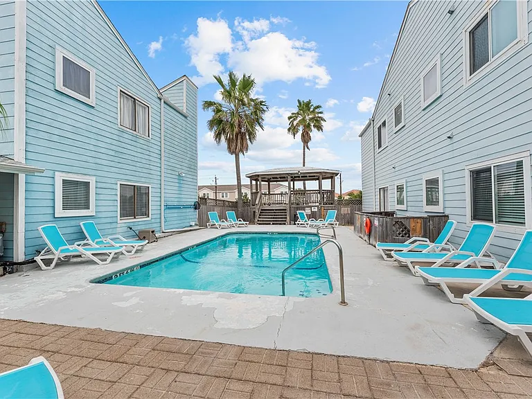 15010 Leeward Dr #104 — Photo 32