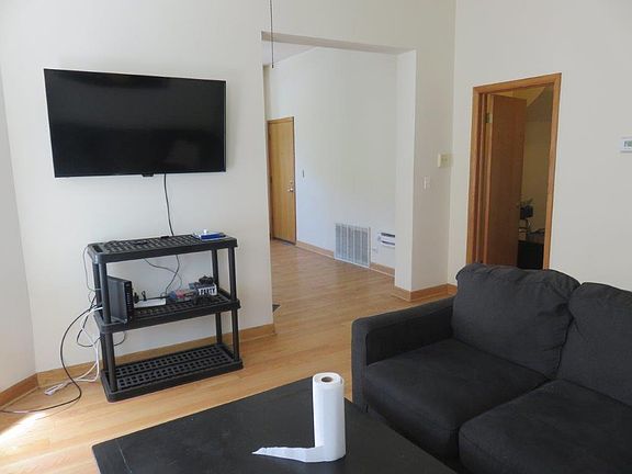 3rd image of 1241 N Wolcott Ave APT 1Z