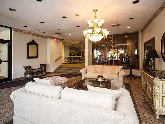 4th image of 200 High Point Dr APT 215