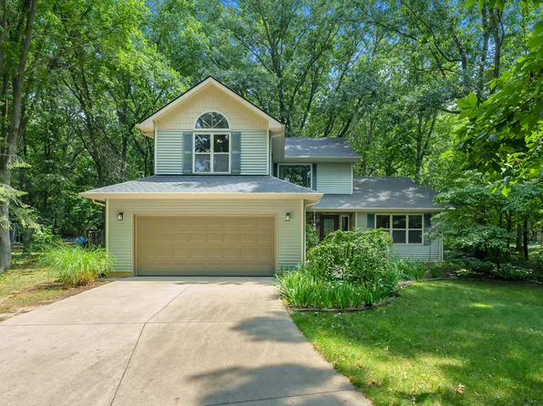 1490 Wickford Dr, Kalamazoo, MI 49009
