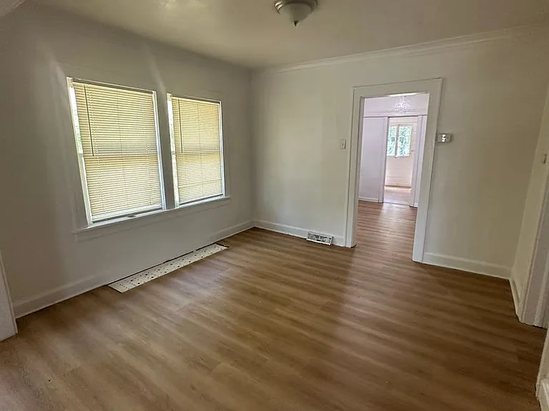3607 E 61st St — Photo 4