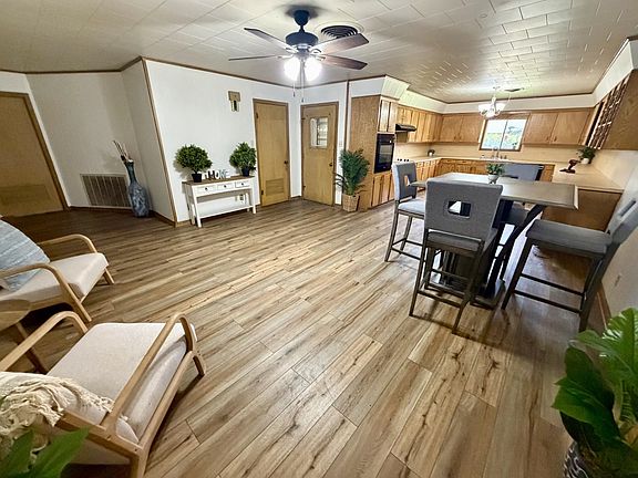 4th image of 315 University Dr