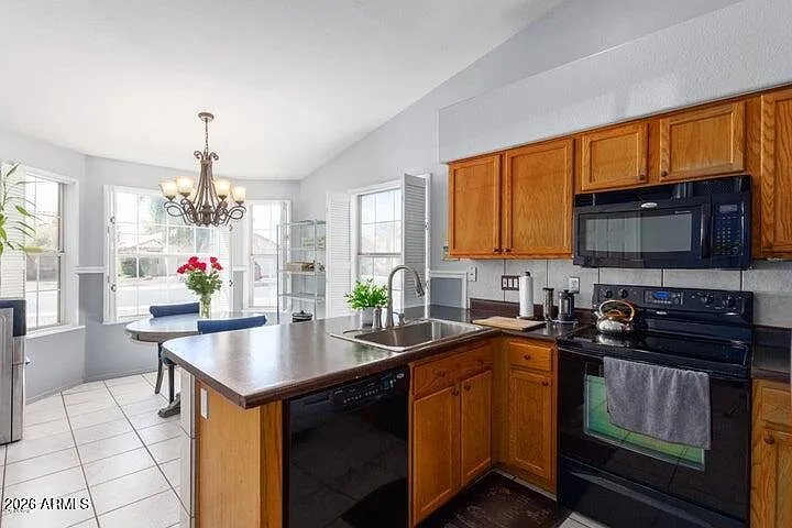 862 W Saragosa St — Photo 4