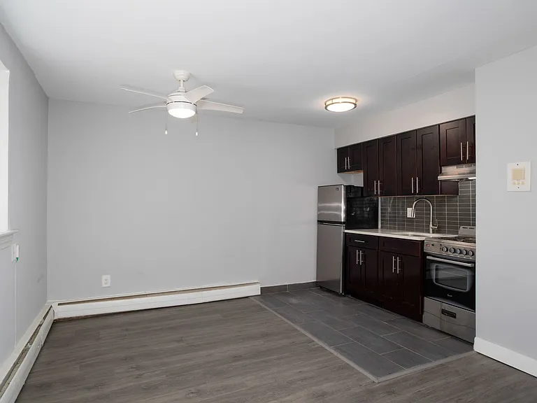 Ashley Court Apartments — Photo 2