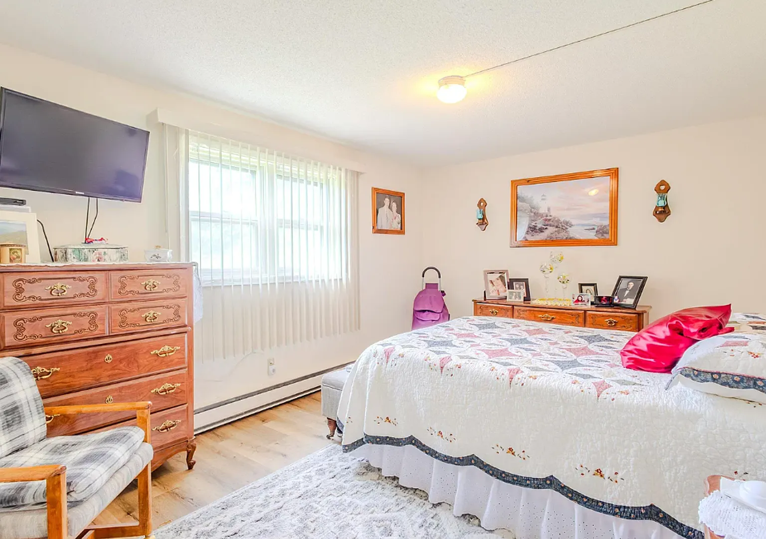 Large 3 Bedroom Apartment - Available September — Photo 2