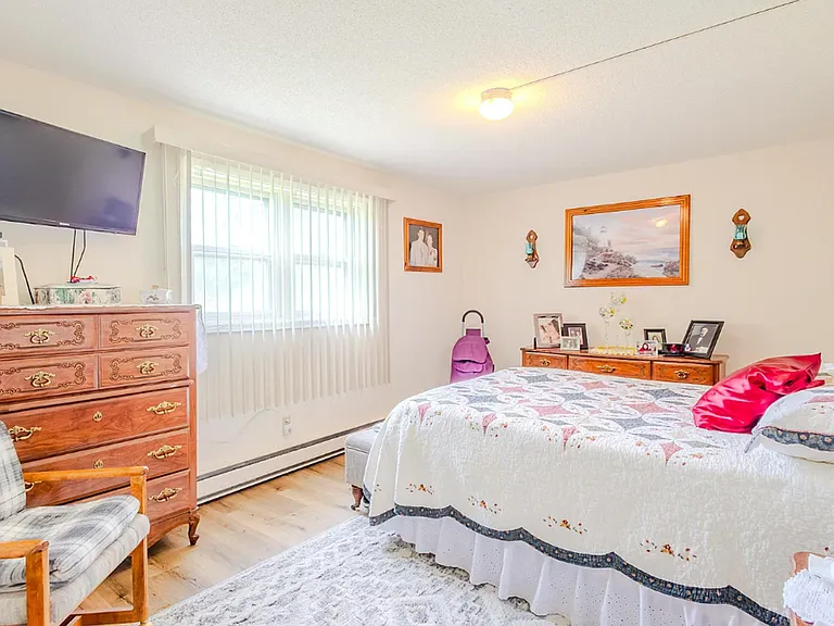 2406 Hill Ave #4 — Photo 3
