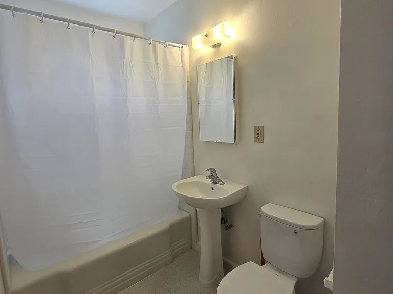 3714 Ingraham St #3714 — Photo 8
