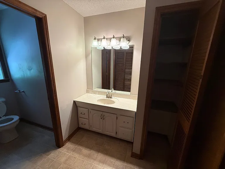 1201 Eastbrook Dr — Photo 10