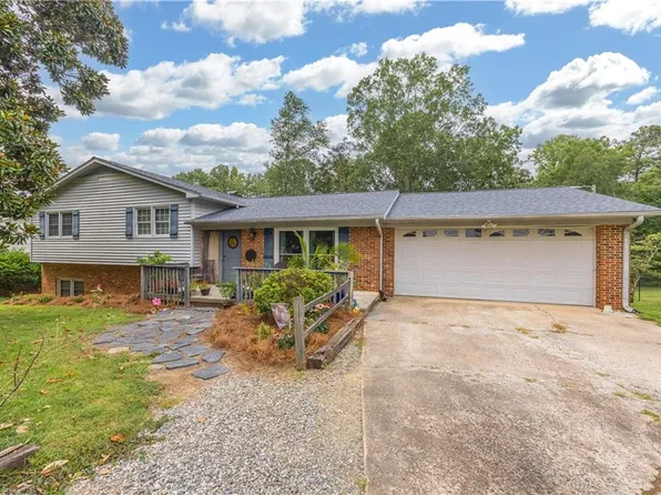 3900 Briarwood Ave, High Point, NC 27265