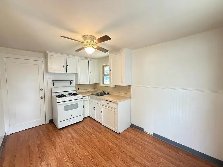 160 Woodward Ave — Photo 5