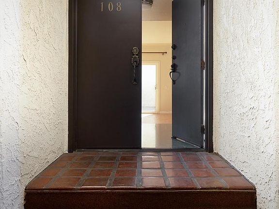 4th image of 323 N Jackson St APT 108