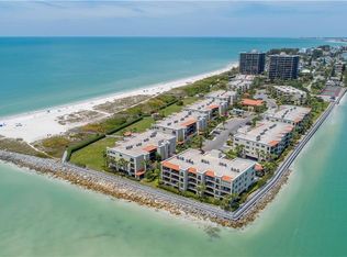 7403 Bayshore Dr APT 302, Treasure Island, FL 33706