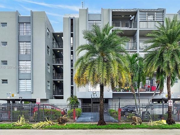 2nd image of 305 W 68th St APT 419
