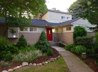 13128 Wales Ave, Huntington Woods, MI 48070